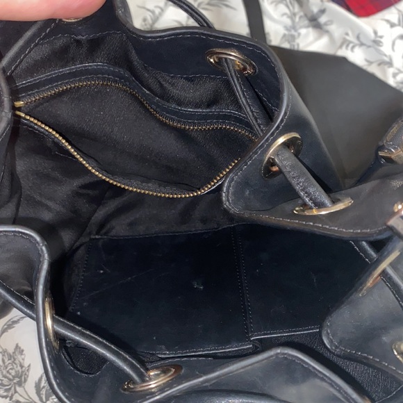 Auxiliary black leather bucket bag size large. - Picture 2 of 4